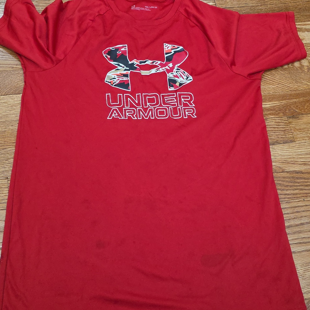 Boys small UA shirt Size Xl